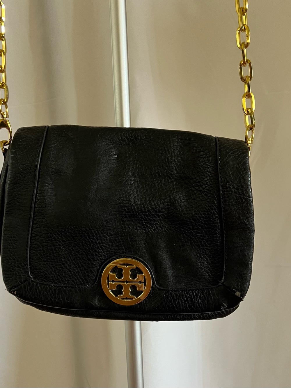 Faux Tory Burch Black Leather Crossbody Bag with Gold Chain